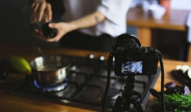 How Editing and Proofreading Transform Content on Social Networks